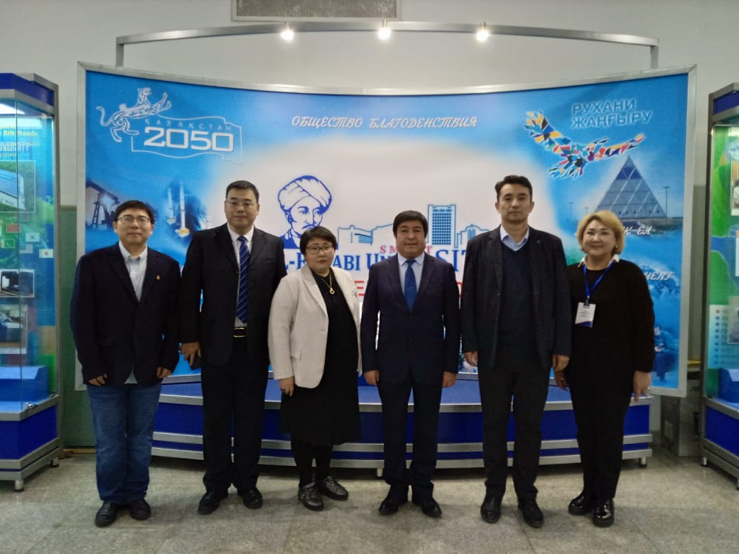 KazNU opens joint laboratory with Xinjiang Institute